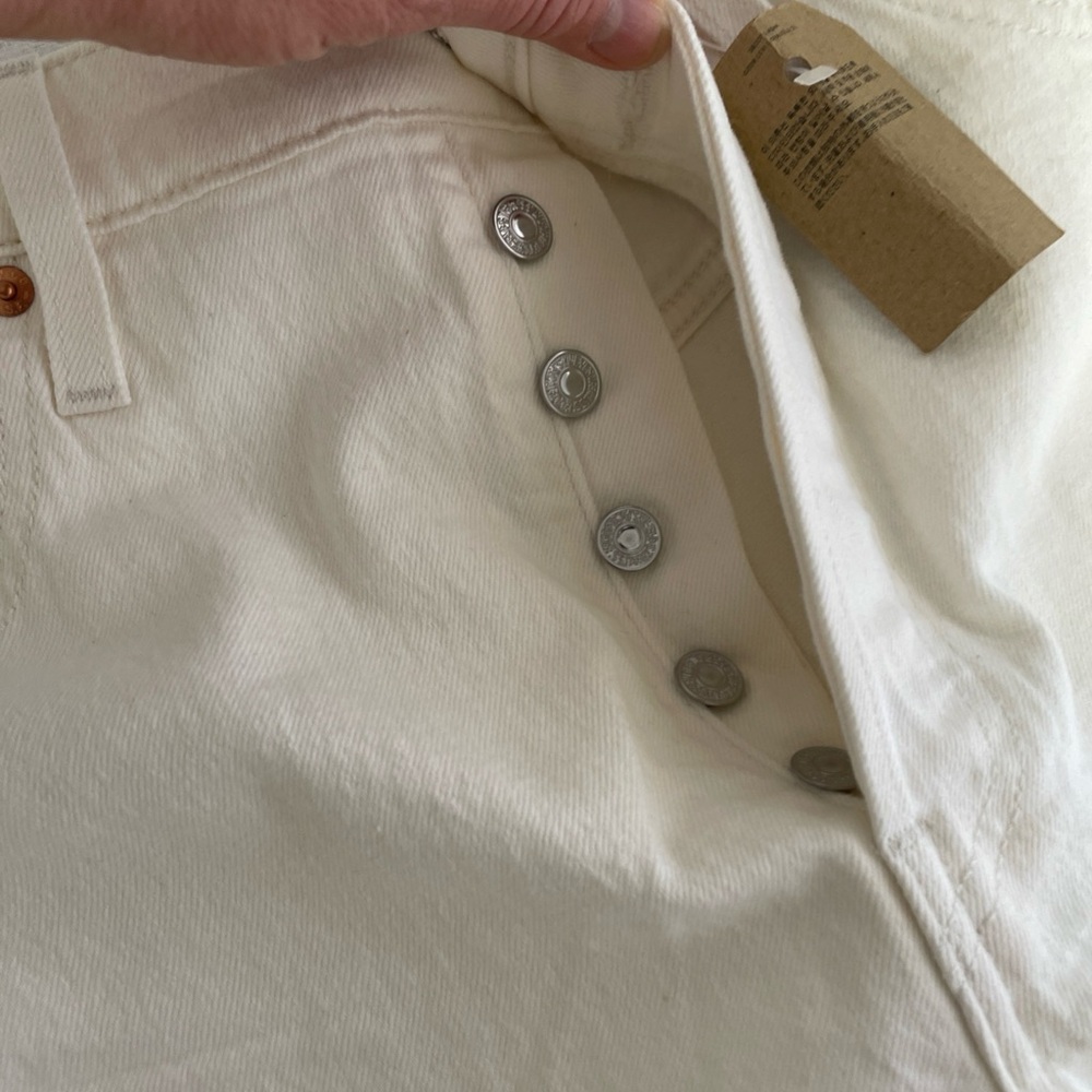 New Women's Levi's 501 Original High-Rise Off White Distressed Shorts Sz 33 - Picture 5 of 9